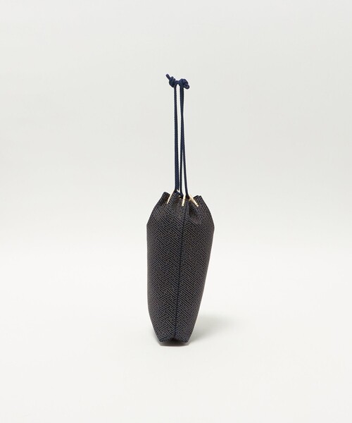 UNITED ARROWS（ユナイテッドアローズ）の「＜印傳屋上原勇七＞合切袋M/紗綾形（ショルダーバッグ・メンズ・その他1・FREE）」の3枚目の写真