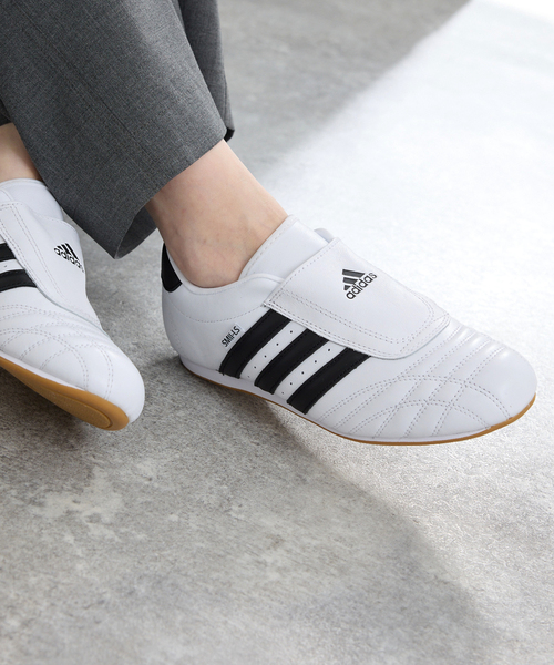 IENA（イエナ）の「adidas originals/アディダス オリジナルス TAEKWONDO W スニーカー JQ4774（スニーカー・レディース・ホワイト・23.5cm/23cm/25cm/24.5cm/24cm）」の2枚目の写真