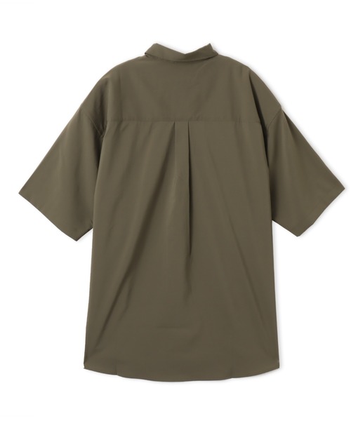 PUMA（プーマ）の「PUMA OVERSIZED SS SHIRT / プーマ ユニセックス オーバーサイズド ショートスリーブ シャツ（シャツ/ブラウス・メンズ・ブラック/グリーン/ベージュ・XL/L/M/S）」の18枚目の写真