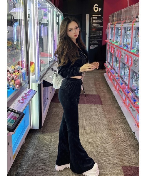 Darich(ダーリッチ)の「シグネチャーDRベロアフレアパンツ(その他パンツ・レディース・ホワイト/ベビーピンク/ブラック・FREE)」の6枚目の写真