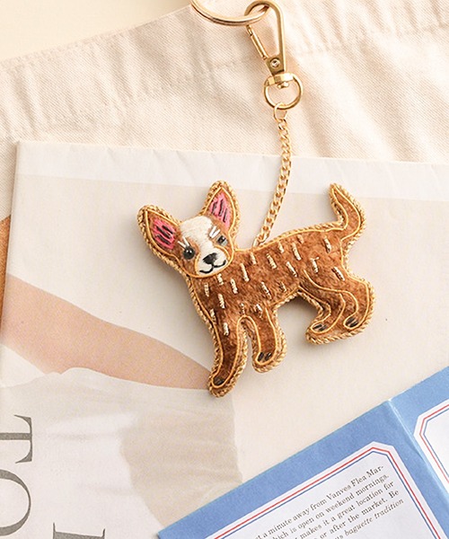 マーメイド物語の絵本を読む三毛猫 キーホルダー  ネックレス バックチェーン TKK : ザリ刺繍キーホルダー キーチェーン ZARI EMBOIDERY バッグ