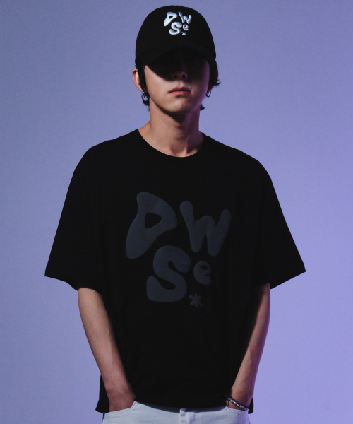 DWSE(ディーダブリューエスイー)の「ラウンドロゴTシャツ(ブラック)(Tシャツ/カットソー・メンズ・その他・MEDIUM/LARGE)」の2枚目の写真