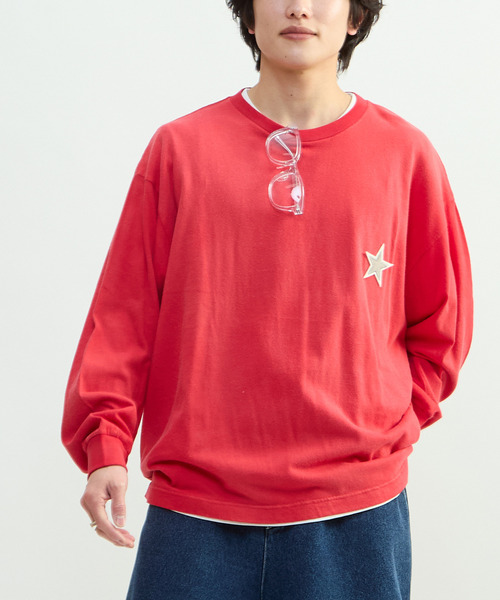 CONVERSE TOKYO(コンバーストウキョウ)の「PIGMENT DYED PATCH LONGSLEEVE TEE(Tシャツ/カットソー・レディース・レッド/ホワイト・SMALL/MEDIUM)」の1枚目の写真