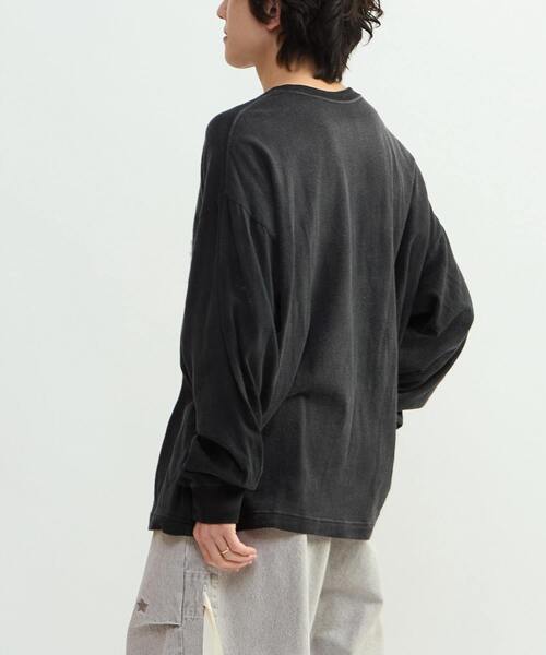 CONVERSE TOKYO(コンバーストウキョウ)の「PIGMENT DYED PATCH LONGSLEEVE TEE(Tシャツ/カットソー・レディース・レッド/ホワイト/ブラック・SMALL/MEDIUM)」の10枚目の写真