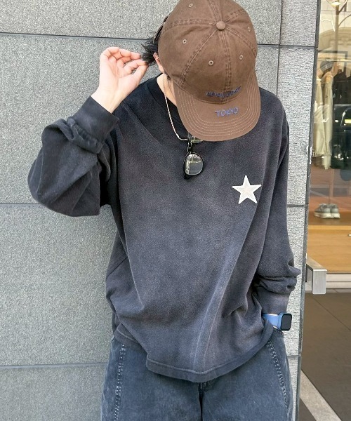 CONVERSE TOKYO(コンバーストウキョウ)の「PIGMENT DYED PATCH LONGSLEEVE TEE(Tシャツ/カットソー・レディース・レッド/ホワイト/ブラック・SMALL/MEDIUM)」の4枚目の写真