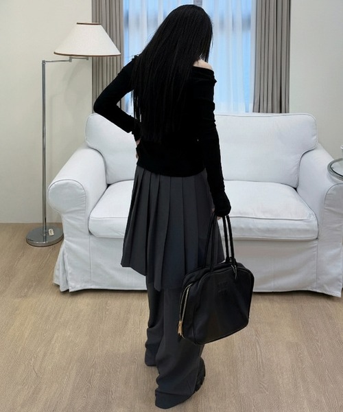 by LEGNA(バイレグナ)の「コンブレイヤードプリーツスカートパンツ(その他パンツ・レディース・ブラック/チャコール・FREE)」の22枚目の写真