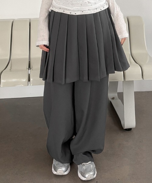 by LEGNA(バイレグナ)の「コンブレイヤードプリーツスカートパンツ(その他パンツ・レディース・ブラック/チャコール・FREE)」の12枚目の写真