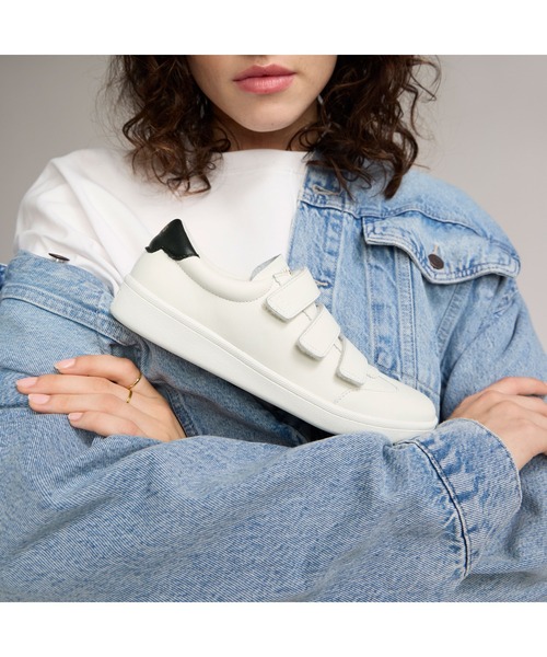 Keds(ケッズ)の「Keds エース ツーファイブ レザー ナチュラルホワイト(スニーカー・レディース・オフホワイト・23.0cm/23.5cm/24.0cm/24.5cm/25.0cm/22.5cm)」の2枚目の写真