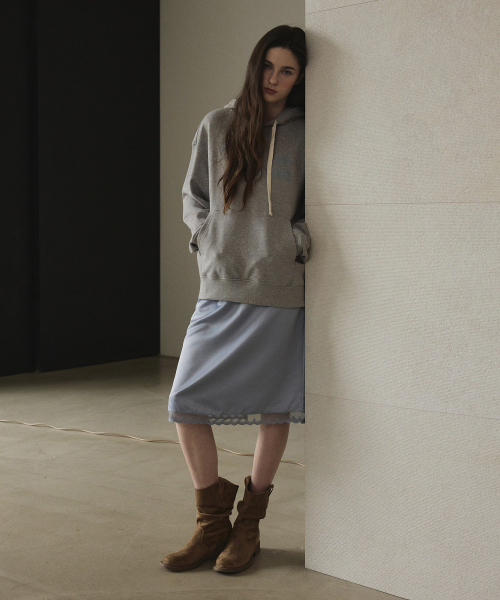 STUDIO&PARC（スタジオアンドパルク）の「Stitch Hoodie_Melange Grey（パーカー・レディース・チャコールグレー・1）」の2枚目の写真