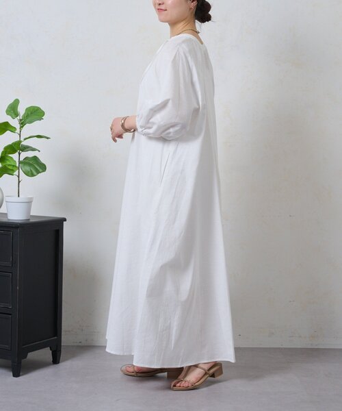 Jena espace merveilleux（ジェナ　エスパスメルヴェイユ）の「キーネックリネンワンピ（ワンピース・レディース・ブラック/ブルー/オフホワイト・FREE）」の5枚目の写真