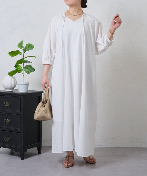 Jena espace merveilleux（ジェナ　エスパスメルヴェイユ）の「キーネックリネンワンピ（ワンピース・レディース・ブラック/ブルー/オフホワイト・FREE）」の6枚目の写真