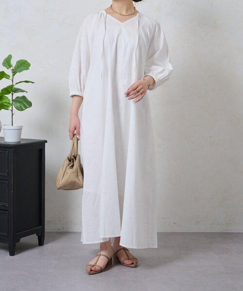 Jena espace merveilleux（ジェナ　エスパスメルヴェイユ）の「キーネックリネンワンピ（ワンピース・レディース・ブラック/ブルー/オフホワイト・FREE）」の7枚目の写真