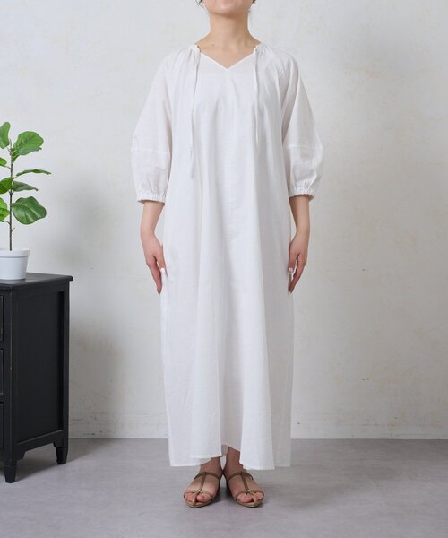 Jena espace merveilleux（ジェナ　エスパスメルヴェイユ）の「キーネックリネンワンピ（ワンピース・レディース・ブラック/ブルー/オフホワイト・FREE）」の11枚目の写真