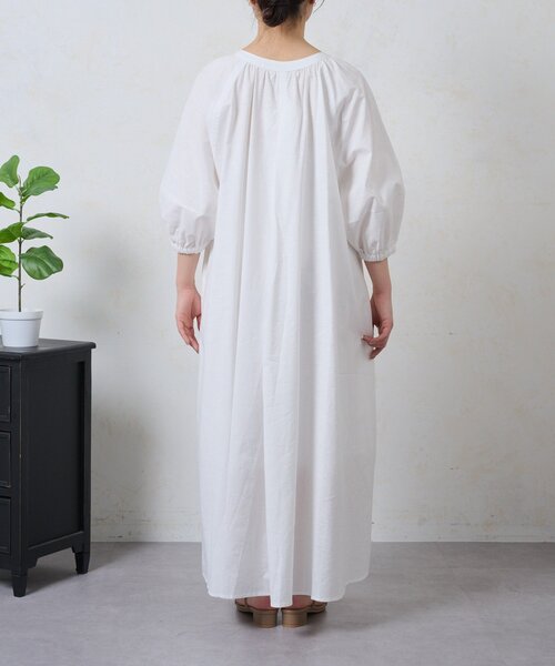 Jena espace merveilleux（ジェナ　エスパスメルヴェイユ）の「キーネックリネンワンピ（ワンピース・レディース・ブラック/ブルー/オフホワイト・FREE）」の13枚目の写真