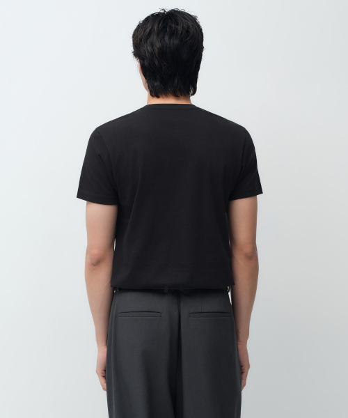 MUSINSA STANDARD（ムシンサスタンダード）の「スリムクルーネックTシャツ[ブラック]（Tシャツ/カットソー・メンズ・その他・SMALL/MEDIUM/LARGE/X-LARGE/2XL/3XL）」の3枚目の写真