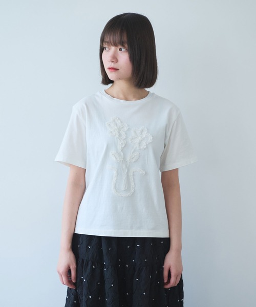 bulle de savon（ビュルデサボン）の「花びんのテープ刺繍 Tシャツ（Tシャツ/カットソー・レディース・グレー/ブルー/ホワイト・FREE）」の4枚目の写真