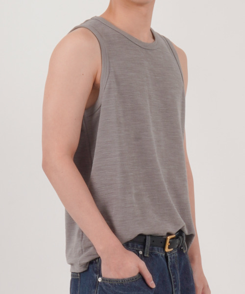 BUTTON SEOUL(ボタンソウル)の「スラブレイヤースリーブレストップ(チャコール)(Tシャツ/カットソー・メンズ・その他・MEDIUM/LARGE/X-LARGE/XX-LARGE)」の2枚目の写真