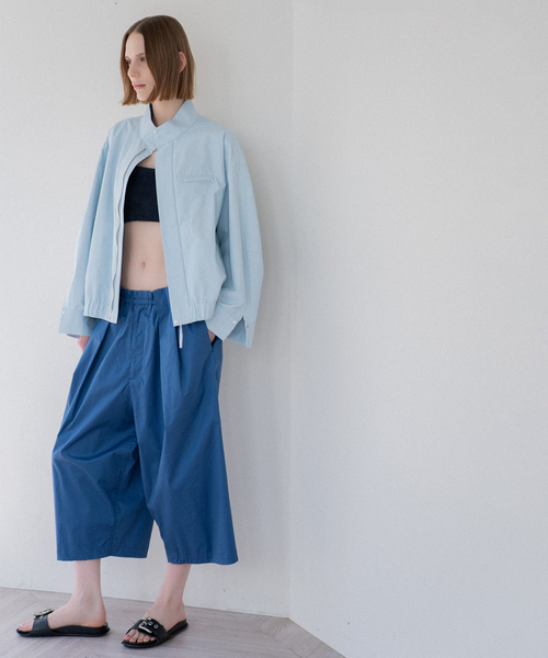 CALMER(カルメール)の「Cotton Cropped PT/ コットンクロップドパンツ(その他パンツ・レディース・ホワイト/ブルー・2/1)」の4枚目の写真