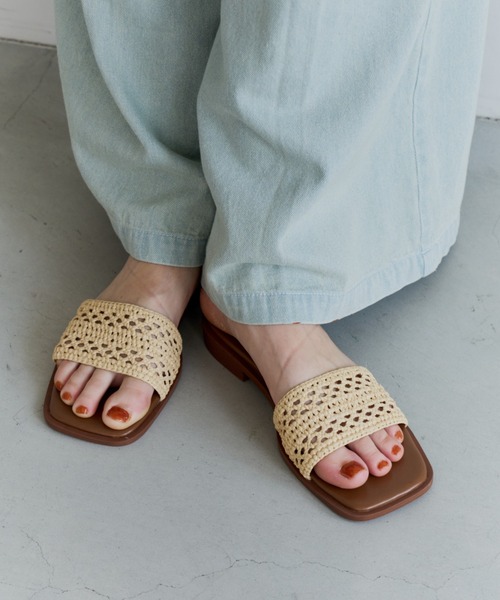 OLUN(オルン)の「natural crochet flat sandals/ナチュラルクロシェフラットサンダル(サンダル・レディース・ベージュ/ブラウン・LARGE/MEDIUM/SMALL/LL)」の4枚目の写真