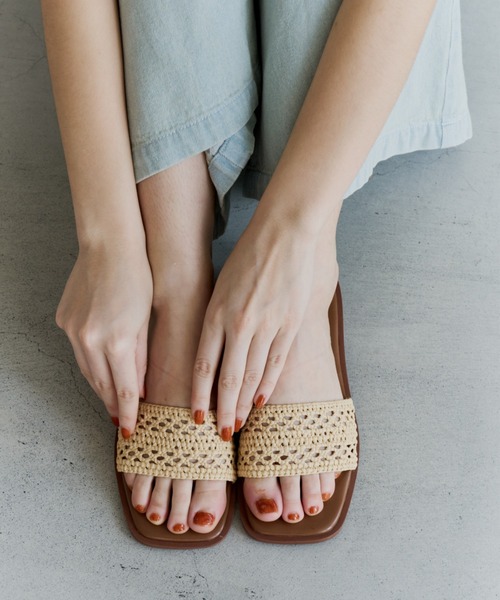 OLUN(オルン)の「natural crochet flat sandals/ナチュラルクロシェフラットサンダル(サンダル・レディース・ベージュ/ブラウン・LARGE/MEDIUM/SMALL/LL)」の6枚目の写真