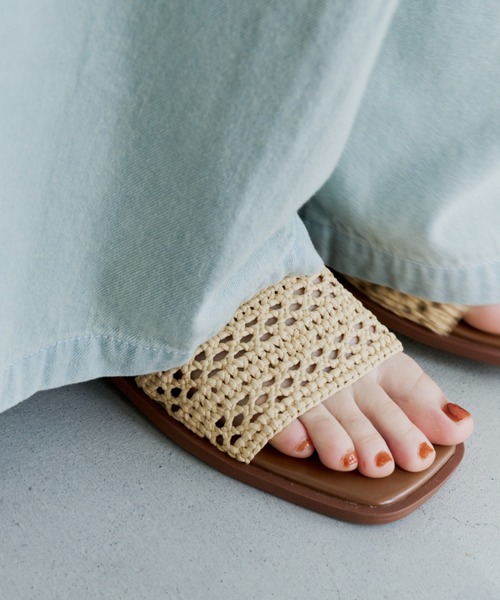 OLUN(オルン)の「natural crochet flat sandals/ナチュラルクロシェフラットサンダル(サンダル・レディース・ベージュ/ブラウン・LARGE/MEDIUM/SMALL/LL)」の8枚目の写真