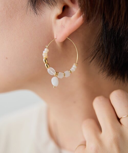 ear PAPILLONNER(イアパピヨネ)の「ワントーンフープピアス(ピアス(両耳用)・レディース・ブラウン/ホワイト・FREE)」の1枚目の写真