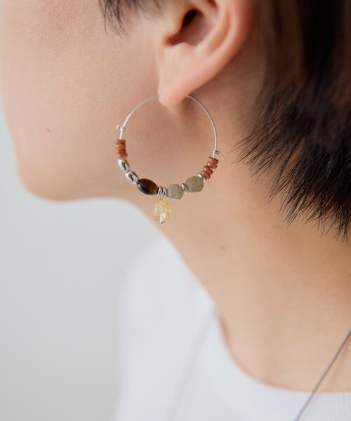 ear PAPILLONNER(イアパピヨネ)の「ワントーンフープピアス(ピアス(両耳用)・レディース・ブラウン/ホワイト・FREE)」の9枚目の写真