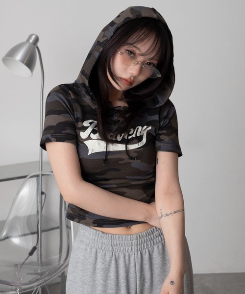 WEGO(ウィゴー)の「WEGO/レースアップフードちびT(Tシャツ/カットソー・レディース・スミクロ/ブラウン/その他1・FREE)」の3枚目の写真