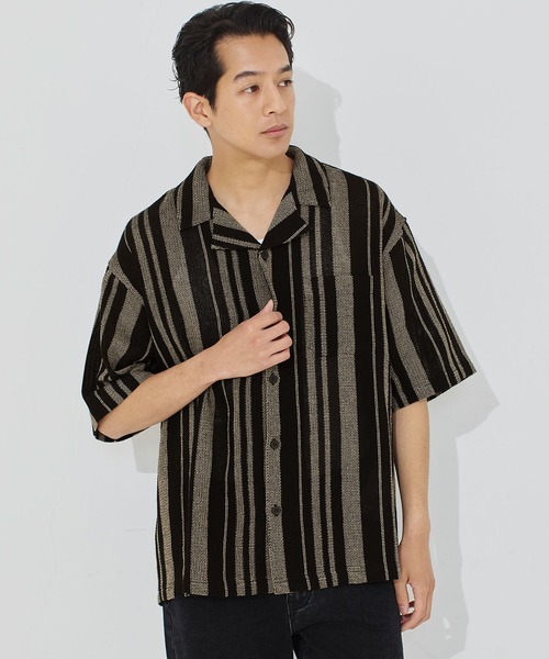 coca(coca)(コカ)の「透かしストライプ柄半袖オープンカラーシャツ(シャツ/ブラウス・メンズ・カーキ/ブラック・M/L/XL)」の1枚目の写真