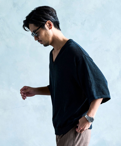 CavariA（キャバリア）の「『CavariA/キャバリア』【接触冷感】ウォッシャブルVネック半袖ニット（ニット/セーター・メンズ・ブラック/グレイッシュベージュ/サックスブルー/チャコールグレー/グレー/ブラウン/ネイビー・M/L/XL）」の8枚目の写真