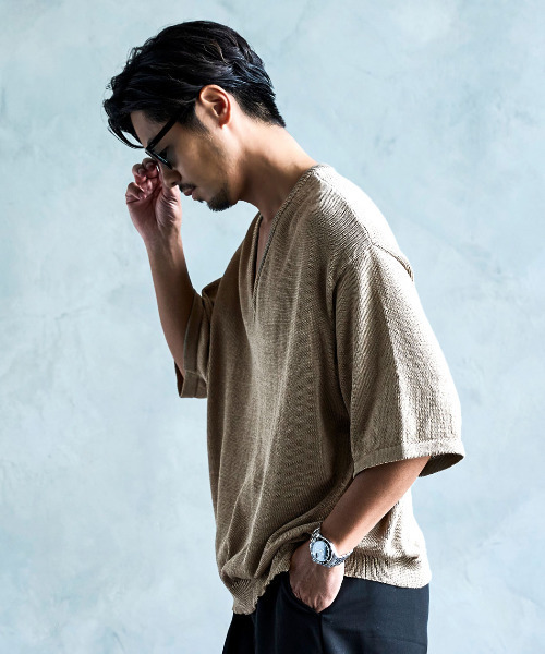 CavariA（キャバリア）の「『CavariA/キャバリア』【接触冷感】ウォッシャブルVネック半袖ニット（ニット/セーター・メンズ・ブラック/グレイッシュベージュ/サックスブルー/チャコールグレー/グレー/ブラウン/ネイビー・M/L/XL）」の20枚目の写真