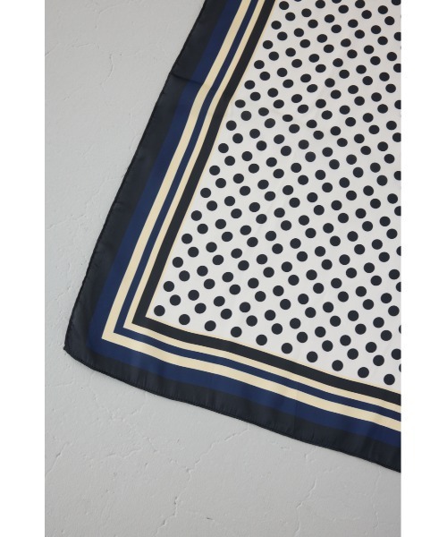 AZUL by moussy(アズールバイマウジー)の「ドットスカーフ(バンダナ/スカーフ・レディース・ホワイト系その他/ブラウン系その他・FREE)」の7枚目の写真