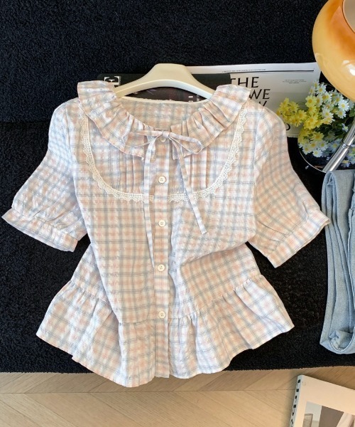 LUCPY（ラクピー）の「パステルチェックフリルネックブラウス（シャツ/ブラウス・レディース・ピンク/ブルー・SMALL/LARGE/MEDIUM）」の2枚目の写真