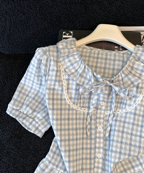 LUCPY（ラクピー）の「パステルチェックフリルネックブラウス（シャツ/ブラウス・レディース・ピンク/ブルー・SMALL/LARGE/MEDIUM）」の5枚目の写真
