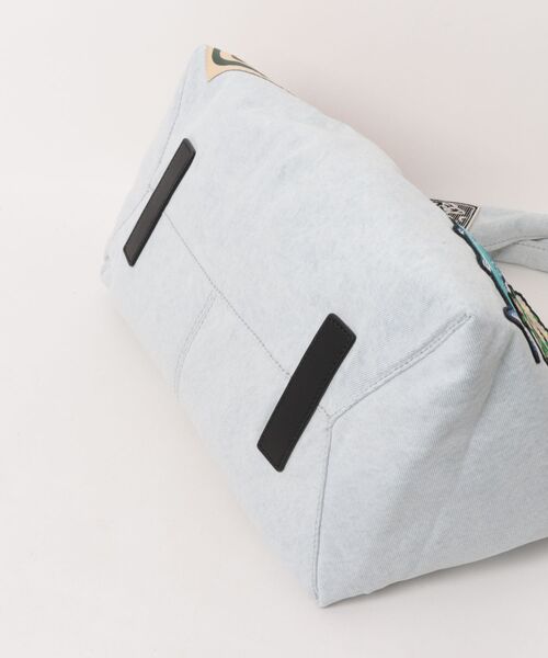 MARC JACOBS(マークジェイコブス)の「【新製品】THE CAMP PATCHWORK DENIM SACK BAG/ザ キャンプ パッチワーク デニム サック バッグ(ショルダーバッグ・レディース・ライトブルー・ONE SIZE)」の7枚目の写真