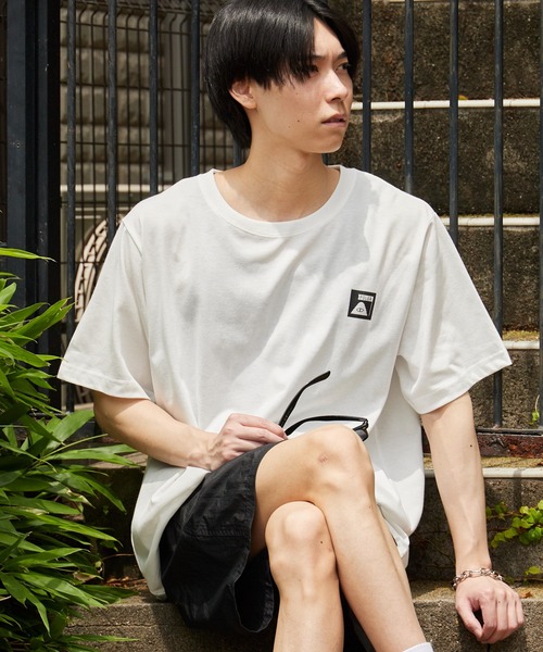 POLeR(ポーラー)の「POLeR/ポーラー SUMMIT TEE ブランドロゴ クルーネックTシャツ メンズ ストリート スケーター 秋 秋服 2026年秋冬(Tシャツ/カットソー・メンズ・ホワイト/ブラック・M/L/XL)」の1枚目の写真