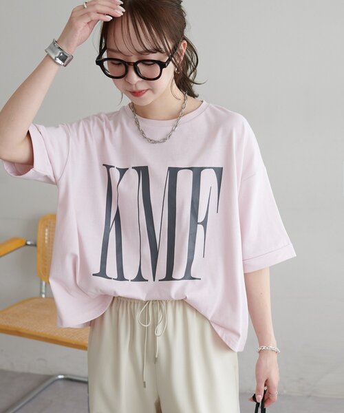 DISCOAT(ディスコート)の「【WEB限定】ショート丈ロゴ半袖Tシャツ(Tシャツ/カットソー・レディース・ホワイト系その他2/ピンク/ホワイト系その他・FREE)」の1枚目の写真