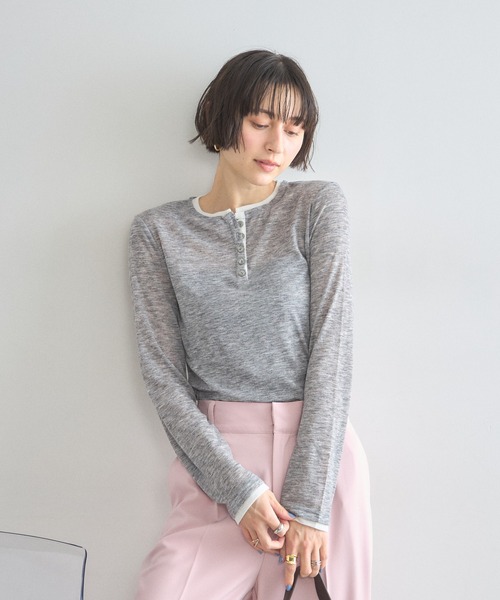 &. NOSTALGIA(アンドドットノスタルジア)の「配色ヘンリーネックシアートップス(Tシャツ/カットソー・レディース・グレー/ブラウン/ブラック・M)」の5枚目の写真