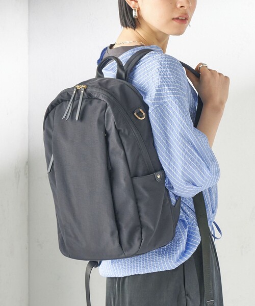 SHIPS（シップス）の「【WEB限定】Hyman Roth:〈撥水加工〉ナイロン バック パック（バックパック/リュック・レディース・ベージュ/ブラック・ONE SIZE）」の22枚目の写真