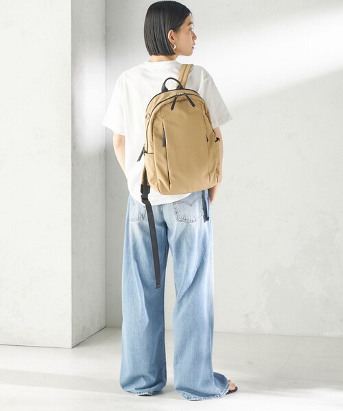 SHIPS（シップス）の「【WEB限定】Hyman Roth:〈撥水加工〉ナイロン バック パック（バックパック/リュック・レディース・ベージュ/ブラック・ONE SIZE）」の7枚目の写真