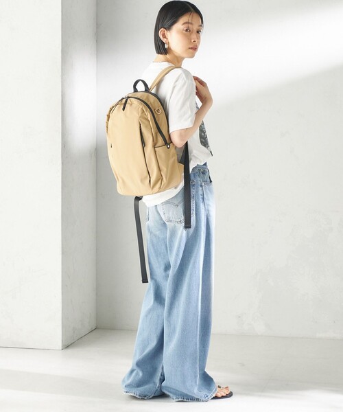 SHIPS（シップス）の「【WEB限定】Hyman Roth:〈撥水加工〉ナイロン バック パック（バックパック/リュック・レディース・ベージュ/ブラック・ONE SIZE）」の9枚目の写真