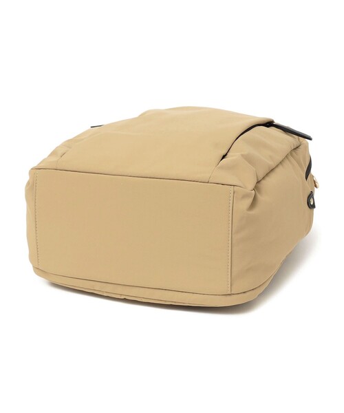 SHIPS（シップス）の「【WEB限定】Hyman Roth:〈撥水加工〉ナイロン バック パック（バックパック/リュック・レディース・ベージュ/ブラック・ONE SIZE）」の13枚目の写真