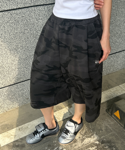 FUZZY SCAN（ファジスキャン）の「カモバミューダパンツチャコール（その他パンツ・レディース・チャコール・ONE SIZE/TWO）」の2枚目の写真
