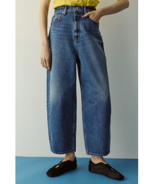 HeRIN.CYE（ヘリンドットサイ）の「straight denim pants / ストレートデニムパンツ（デニムパンツ・レディース・ブルー/ホワイト・34/38/36）」の5枚目の写真
