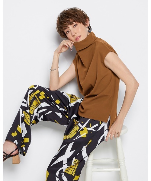 DoCLASSE( ドゥクラッセ)の「ハイカウントコットン・ドレープネックフレンチ(Tシャツ/カットソー・レディース・ライトグレー/キャメル/セージグリーン・3L/L/M/LL)」の1枚目の写真