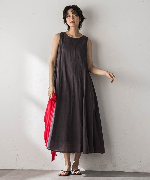 MAYSON GREY(メイソングレイ)の「綿ボイル前後2WAYノースリーブワンピース(ワンピース・レディース・チャコールグレー/グレー系その他/イエロー/レッド/ブラウン・M)」の21枚目の写真