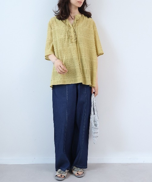 leswel(レスウェル)の「【M~5L】シャーリングドビーフロントフリルブラウス(シャツ/ブラウス・レディース・イエロー/ブラウン/ブラック・L/LL/3L/4L/5L/M)」の5枚目の写真