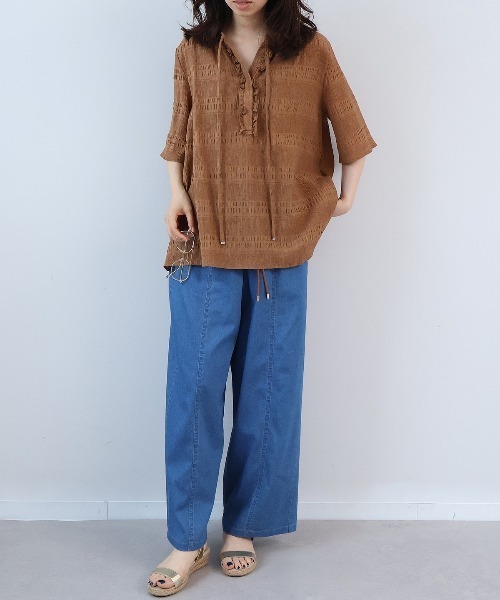 leswel(レスウェル)の「【M~5L】シャーリングドビーフロントフリルブラウス(シャツ/ブラウス・レディース・イエロー/ブラウン/ブラック・L/LL/3L/4L/5L/M)」の9枚目の写真