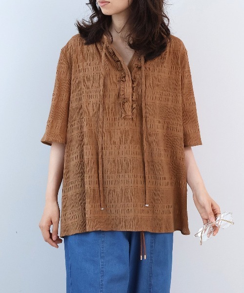 leswel(レスウェル)の「【M~5L】シャーリングドビーフロントフリルブラウス(シャツ/ブラウス・レディース・イエロー/ブラウン/ブラック・L/LL/3L/4L/5L/M)」の11枚目の写真
