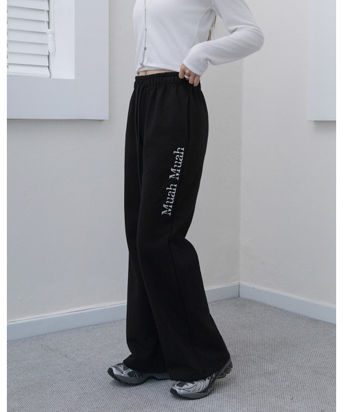 muahmuah（ムーアムーア）の「ロゴブーツカットバンディングパンツ[ブラック]（スウェットパンツ・レディース・ブラック・FREE）」の2枚目の写真